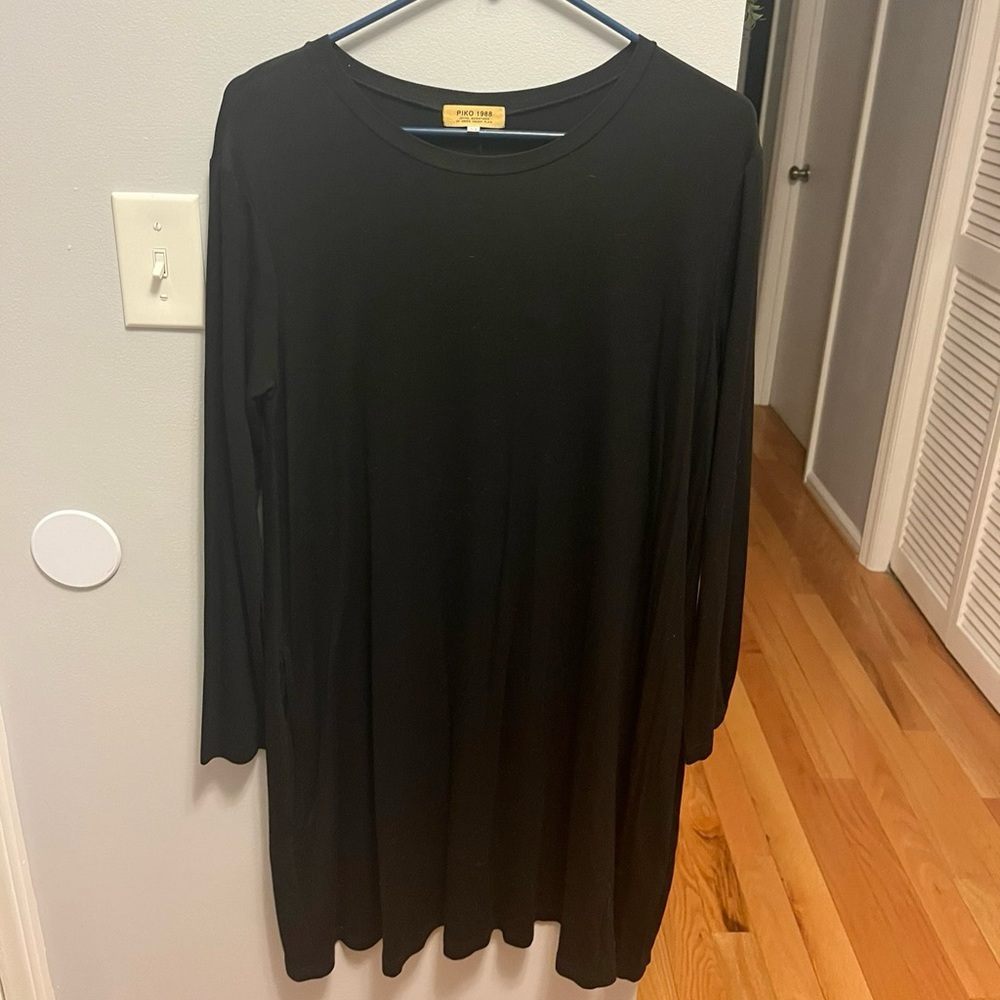 Cotton. Worn once. Great condition.